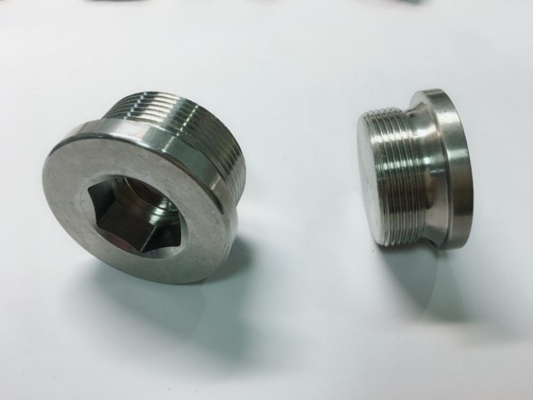 custom ring zexm ji zincîra sîngê zindî çêkirî ye