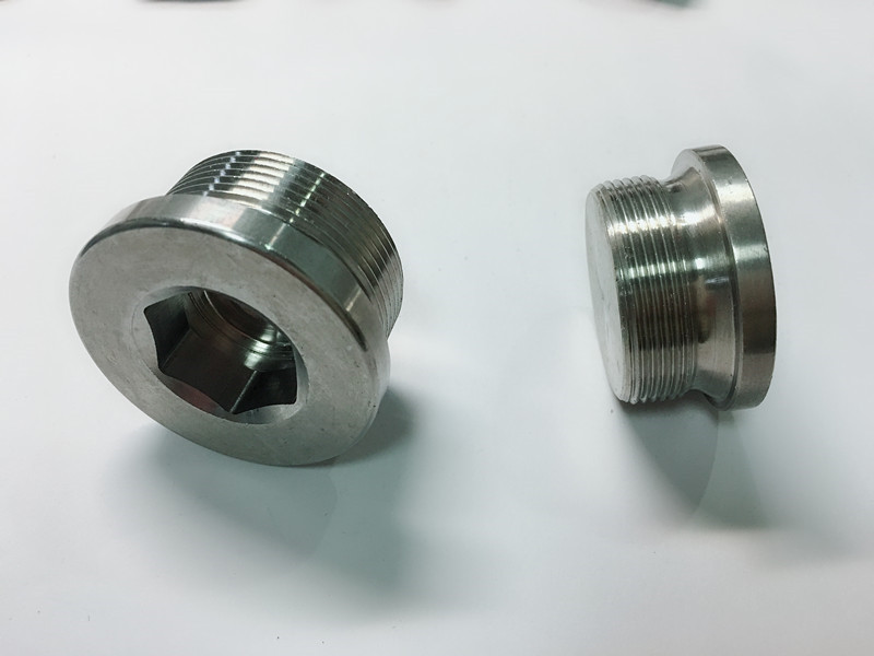 custom ring zexm ji zincîra sîngê zindî çêkirî ye